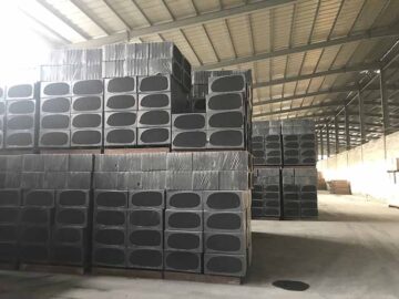 建筑外墻保溫板選用石墨改性水泥基保溫板，A級(jí)防火，施工方便，粘接好，壽命長(zhǎng)